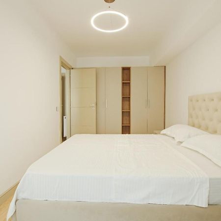 Himson-Beige Apartment Iasi Ngoại thất bức ảnh