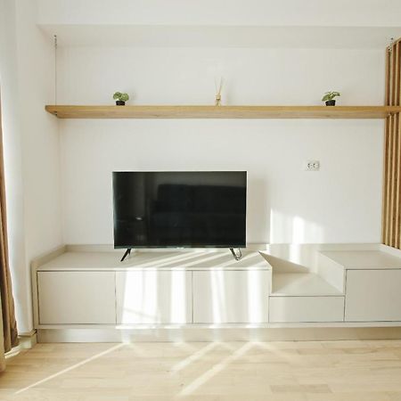 Himson-Beige Apartment Iasi Ngoại thất bức ảnh