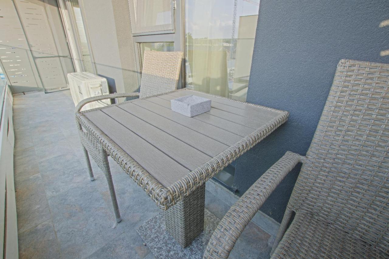 Himson-Beige Apartment Iasi Ngoại thất bức ảnh