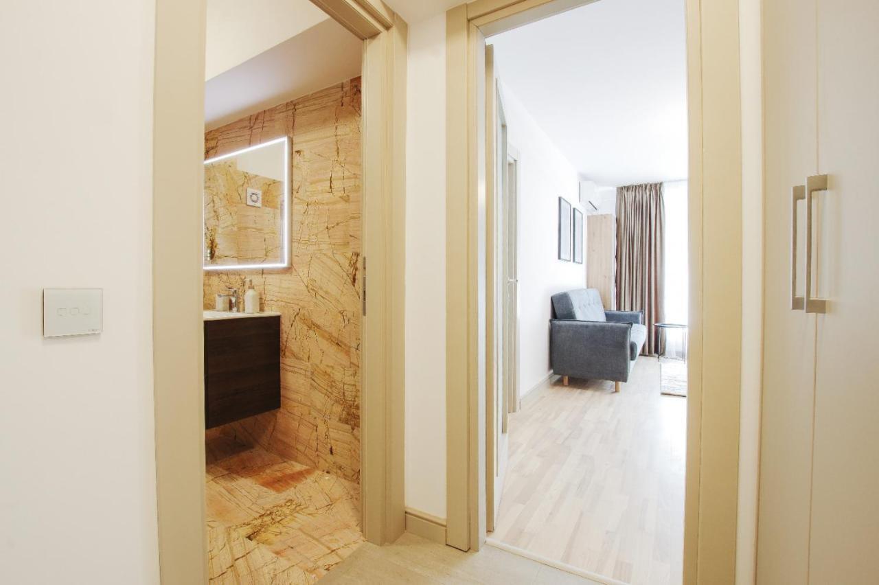 Himson-Beige Apartment Iasi Ngoại thất bức ảnh