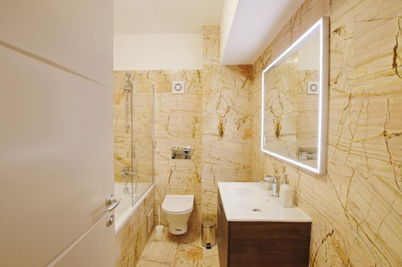 Himson-Beige Apartment Iasi Ngoại thất bức ảnh